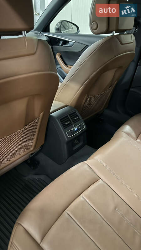 Седан Audi A4 2022 в Львове