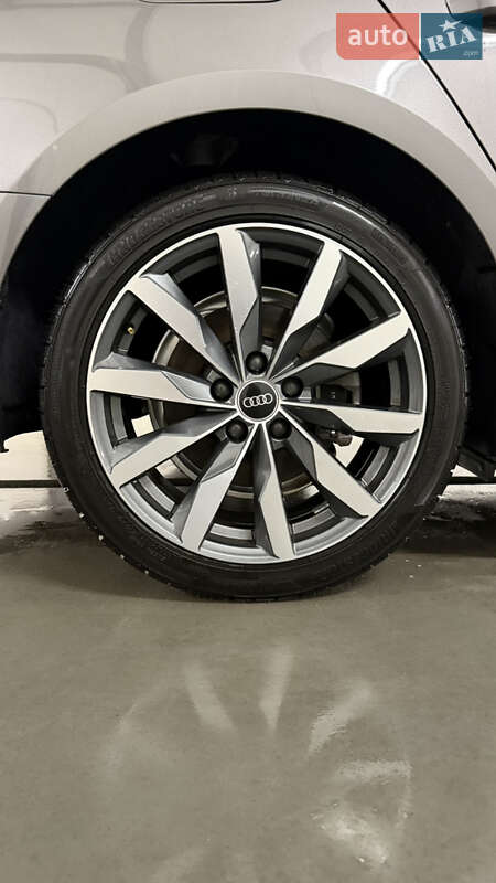 Седан Audi A4 2022 в Львове