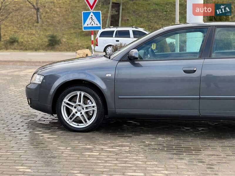 Седан Audi A4 2003 в Долине