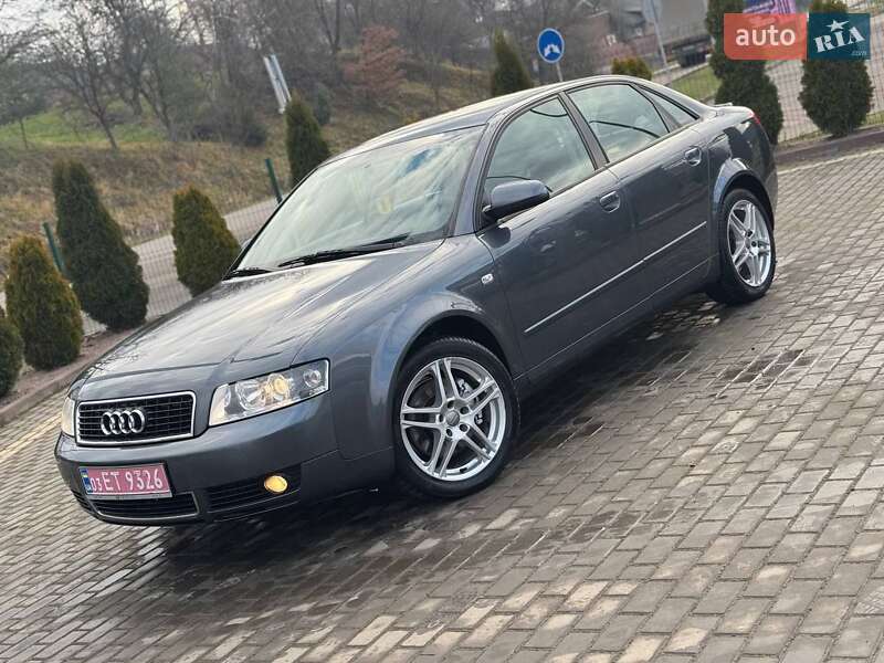 Седан Audi A4 2003 в Долине