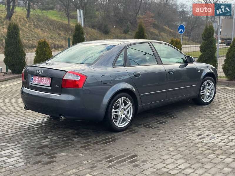 Седан Audi A4 2003 в Долине