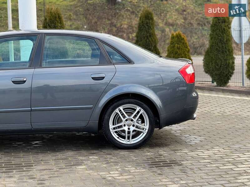 Седан Audi A4 2003 в Долине