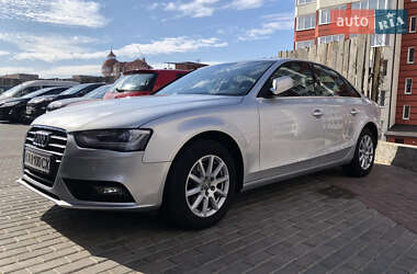 Седан Audi A4 2013 в Вараше