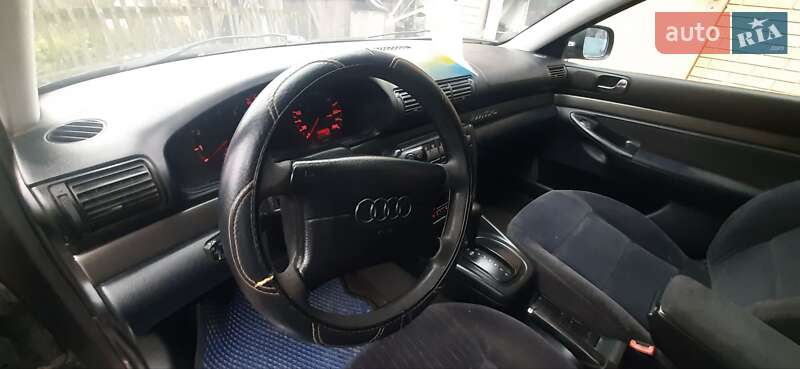 Универсал Audi A4 1997 в Ромнах