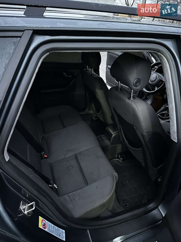 Универсал Audi A4 2002 в Костополе