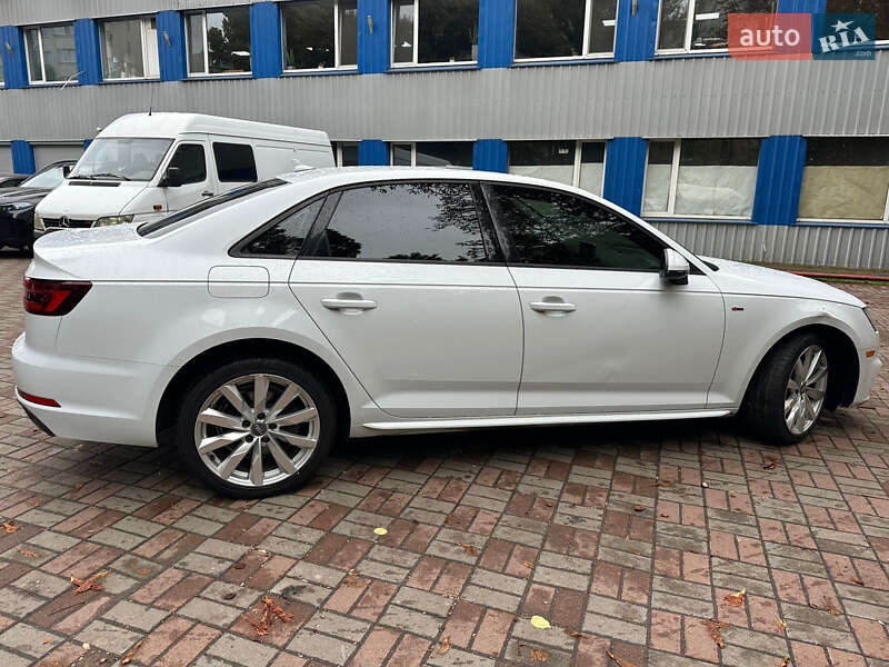 Седан Audi A4 2018 в Киеве