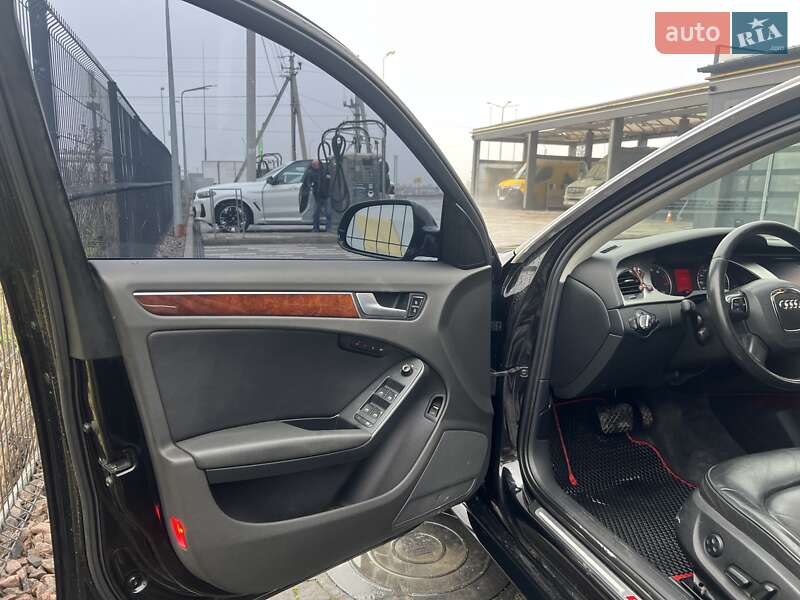 Седан Audi A4 2011 в Львове