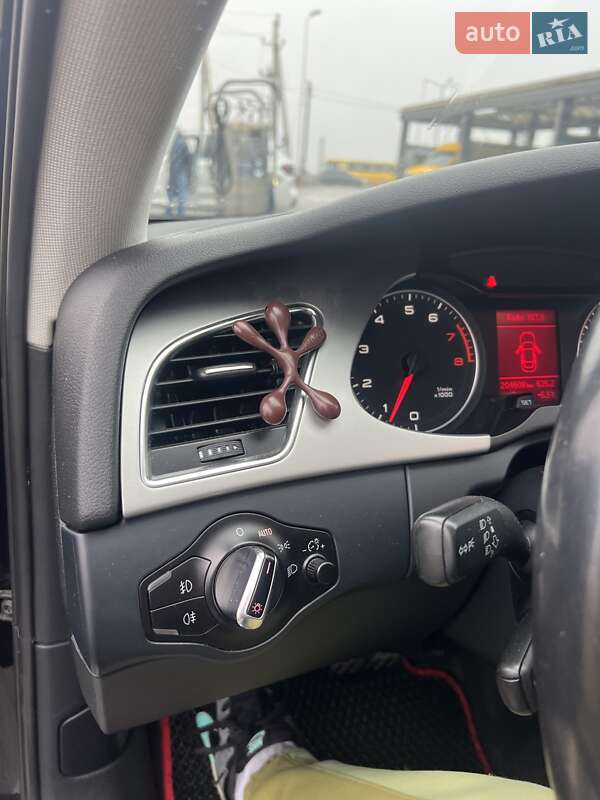 Седан Audi A4 2011 в Львове
