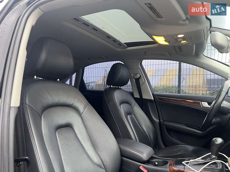 Седан Audi A4 2011 в Львове