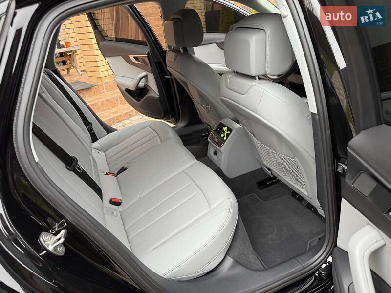 Седан Audi A4 2023 в Киеве