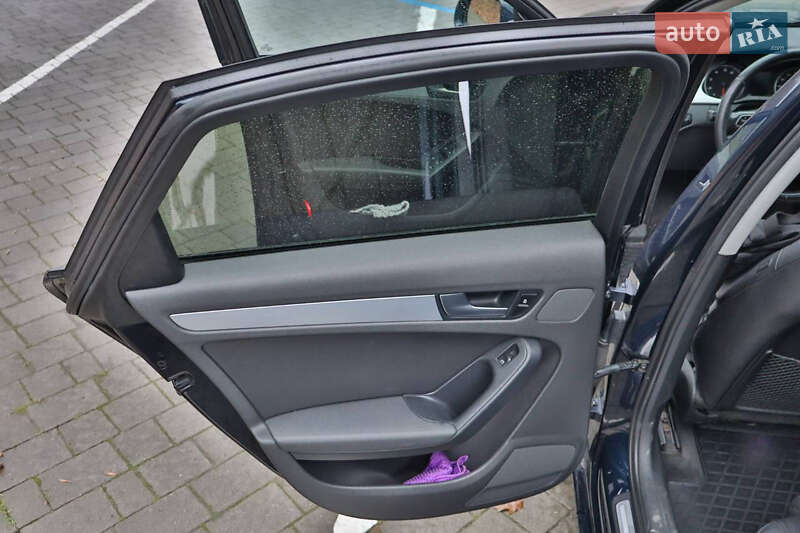 Седан Audi A4 2011 в Львове