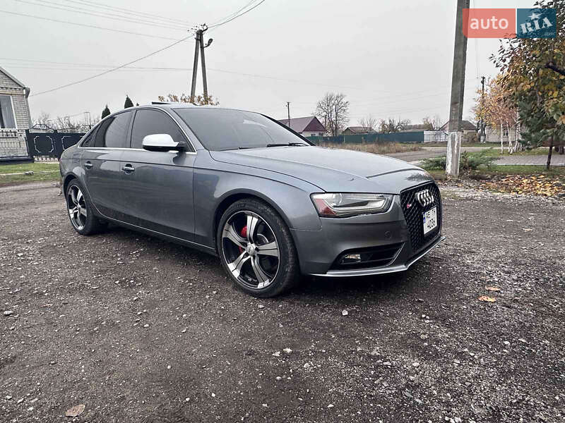 Седан Audi A4 2012 в Новомосковске