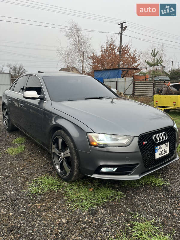 Седан Audi A4 2012 в Новомосковске