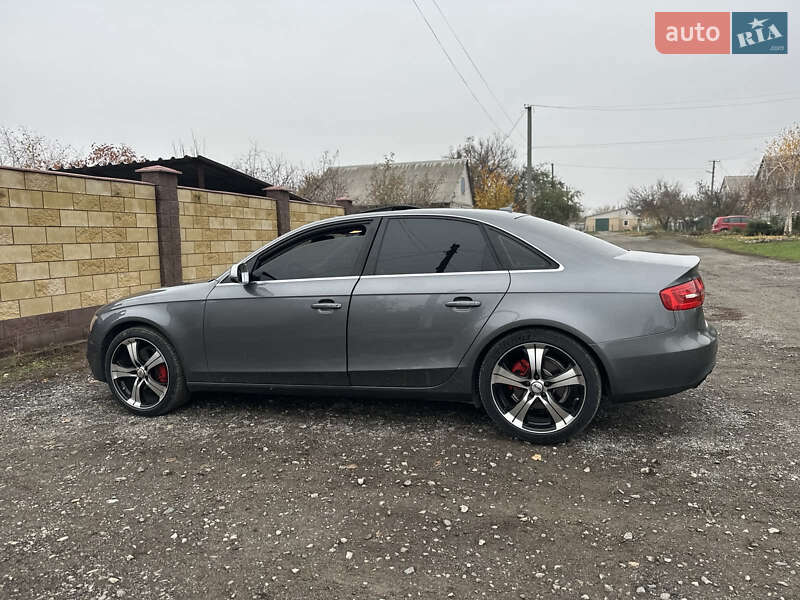 Седан Audi A4 2012 в Новомосковске