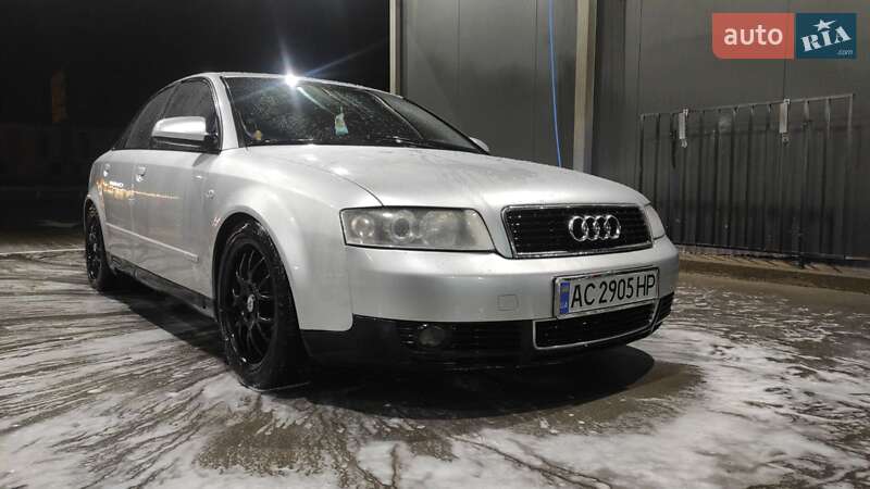 Седан Audi A4 2002 в Дерно