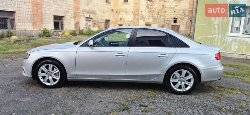 Седан Audi A4 2010 в Дубно