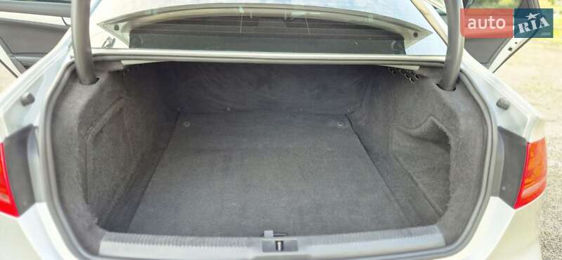 Седан Audi A4 2010 в Дубно