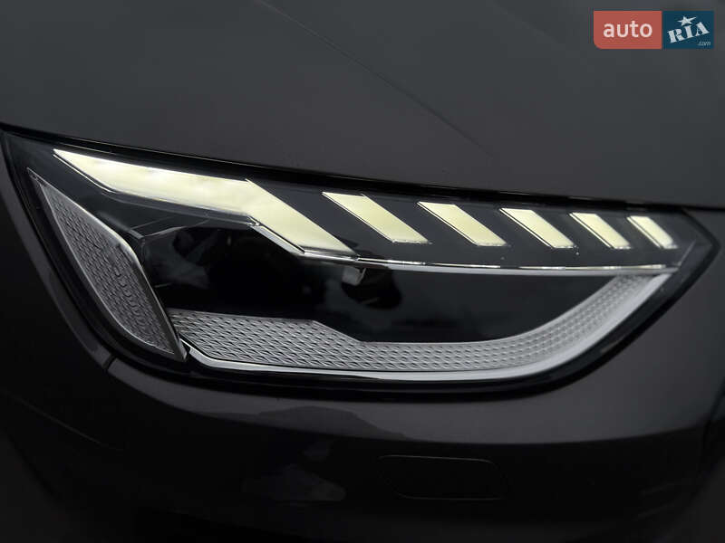 Универсал Audi A4 2021 в Киеве