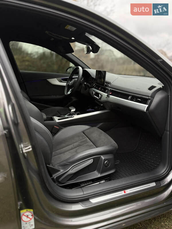 Универсал Audi A4 2021 в Киеве