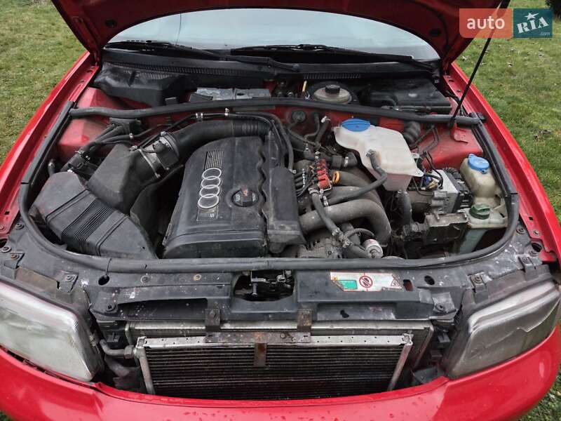 Седан Audi A4 1996 в Стрию