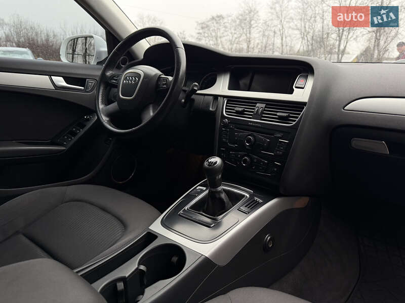 Седан Audi A4 2010 в Ивано-Франковске