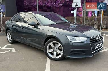 Седан Audi A4 2018 в Киеве