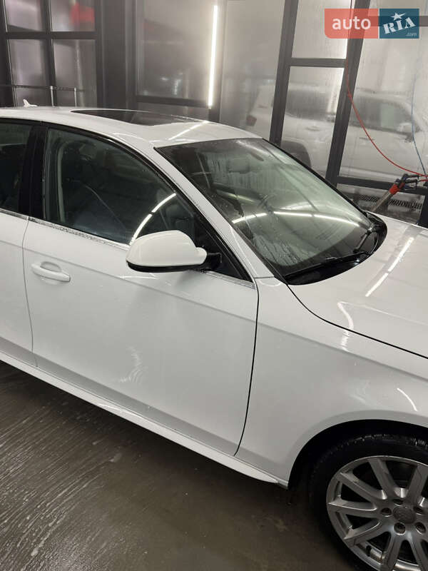 Седан Audi A4 2011 в Ровно