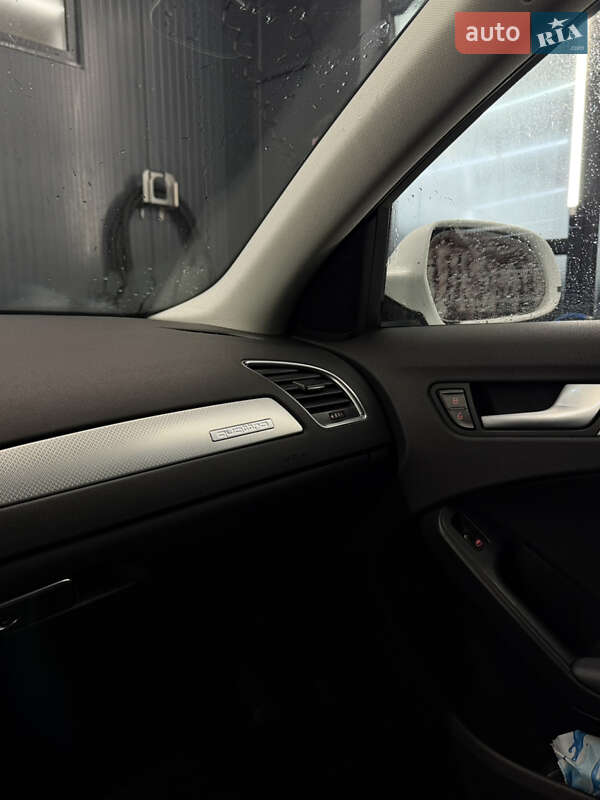 Седан Audi A4 2011 в Ровно