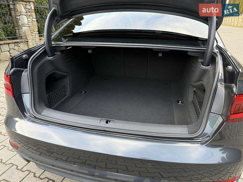 Седан Audi A4 2016 в Надвірній