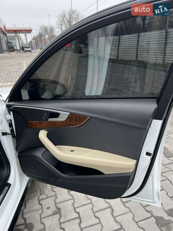 Седан Audi A4 2016 в Днепре