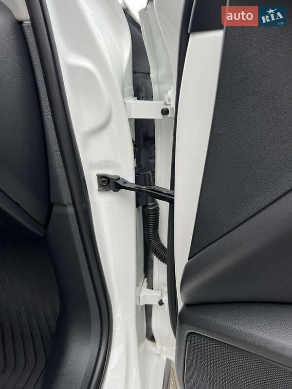 Седан Audi A4 2016 в Днепре