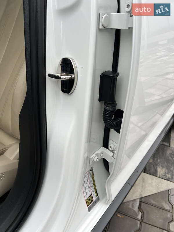 Седан Audi A4 2016 в Днепре