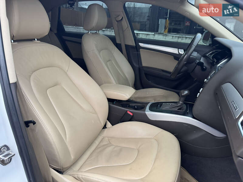 Седан Audi A4 2012 в Черновцах