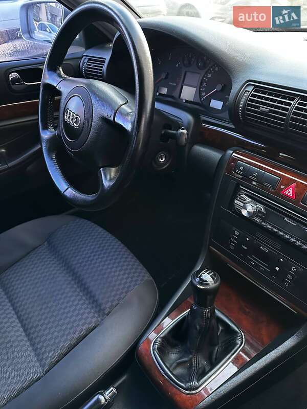 Седан Audi A4 2000 в Киеве