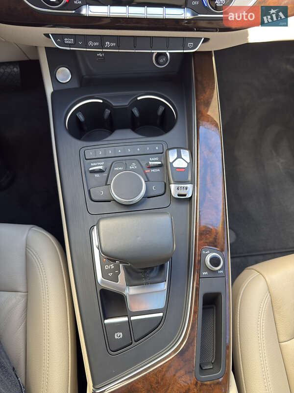 Седан Audi A4 2018 в Черновцах