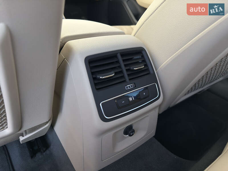 Седан Audi A4 2018 в Черновцах