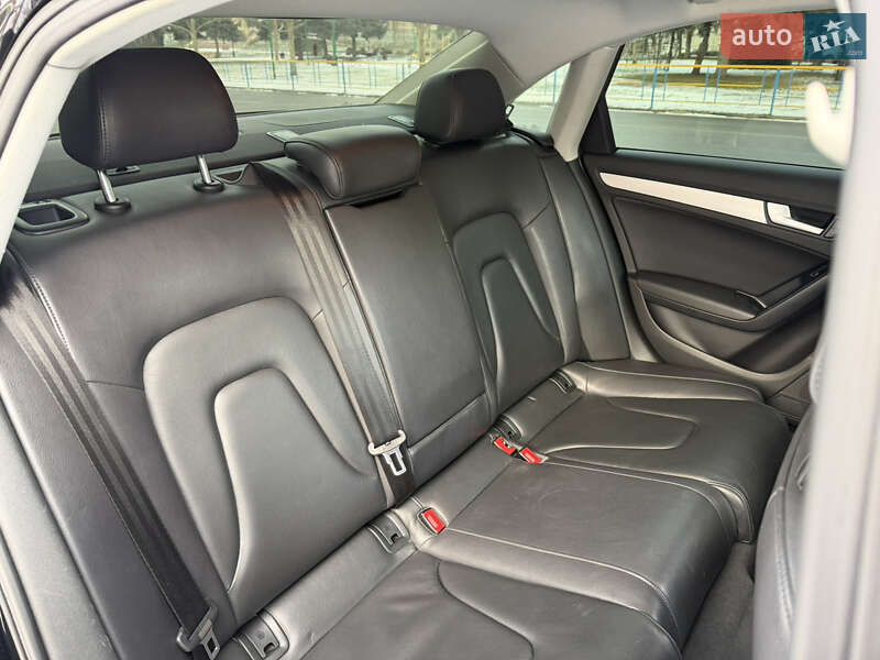 Седан Audi A4 2013 в Виннице