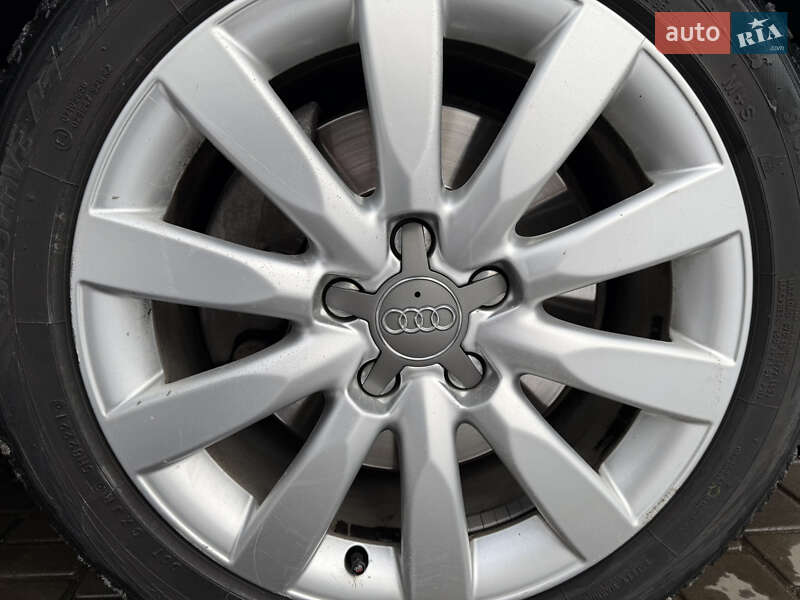 Седан Audi A4 2013 в Виннице
