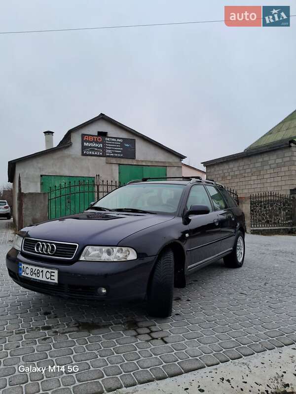 Універсал Audi A4 1999 в Вараші