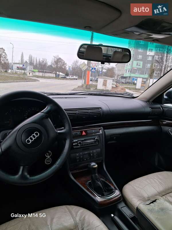 Універсал Audi A4 1999 в Вараші