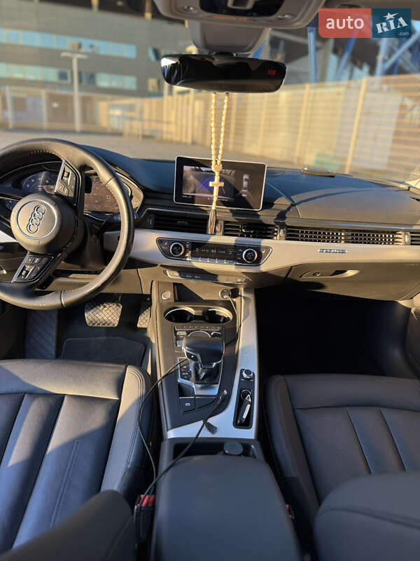 Седан Audi A4 2016 в Киеве