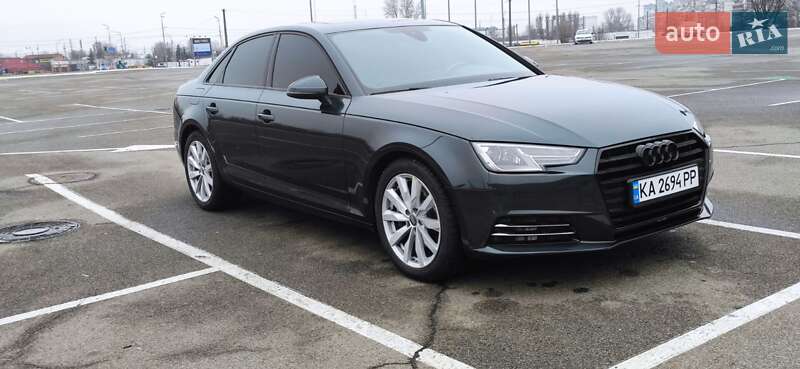 Седан Audi A4 2017 в Киеве