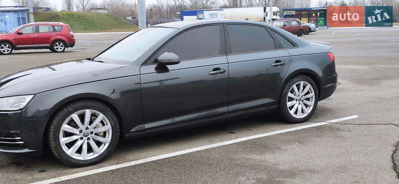 Седан Audi A4 2017 в Киеве