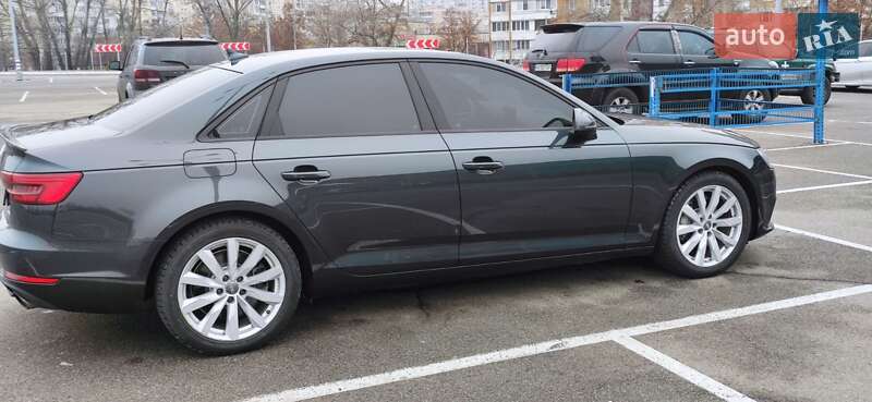 Седан Audi A4 2017 в Киеве
