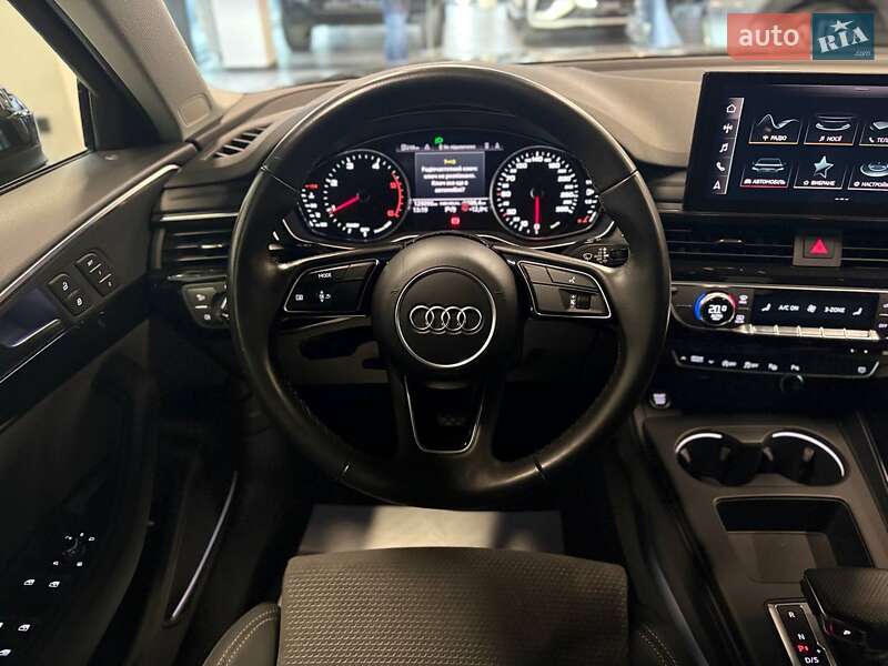 Седан Audi A4 2021 в Львове