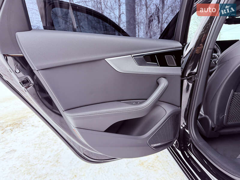 Седан Audi A4 2024 в Киеве
