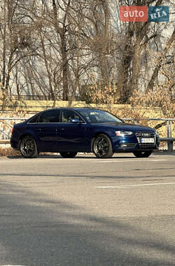 Седан Audi A4 2012 в Измаиле