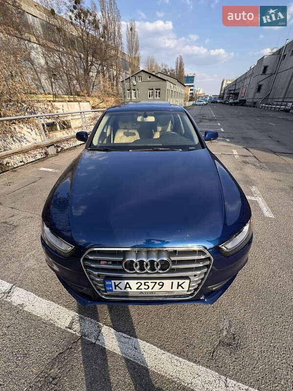 Седан Audi A4 2012 в Измаиле