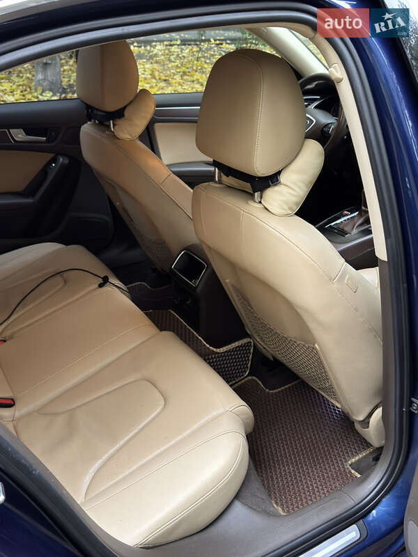 Седан Audi A4 2012 в Измаиле