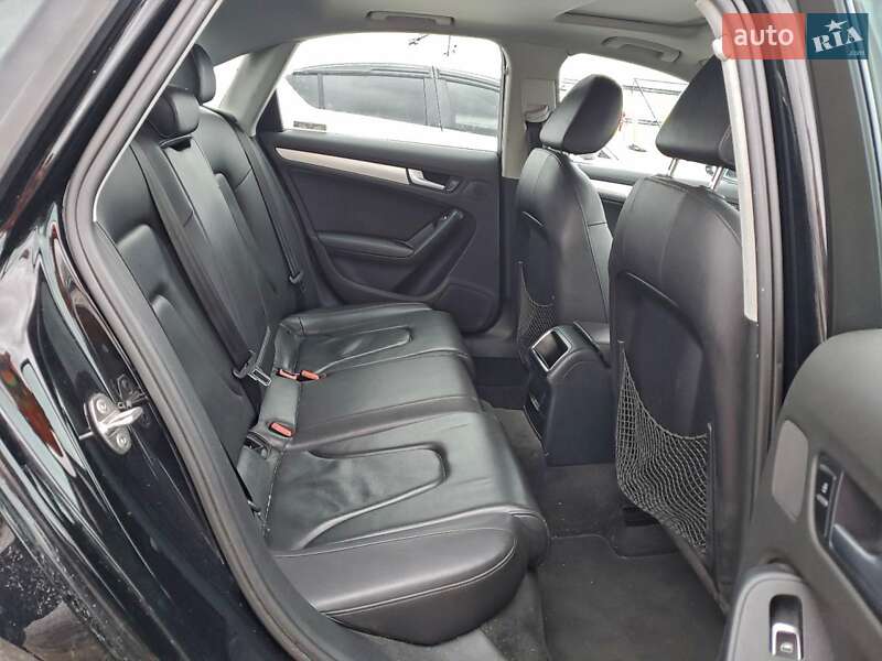 Седан Audi A4 2013 в Львові